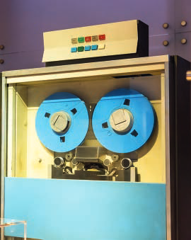 Magnetic tape drive